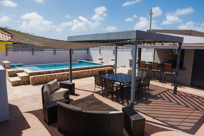 4BR Villa Private Pool 15 Minutes from Eagle Beach - image 32