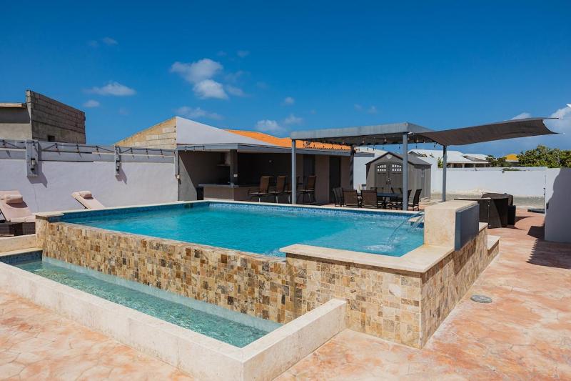 4BR Villa Private Pool 15 Minutes from Eagle Beach - image 14