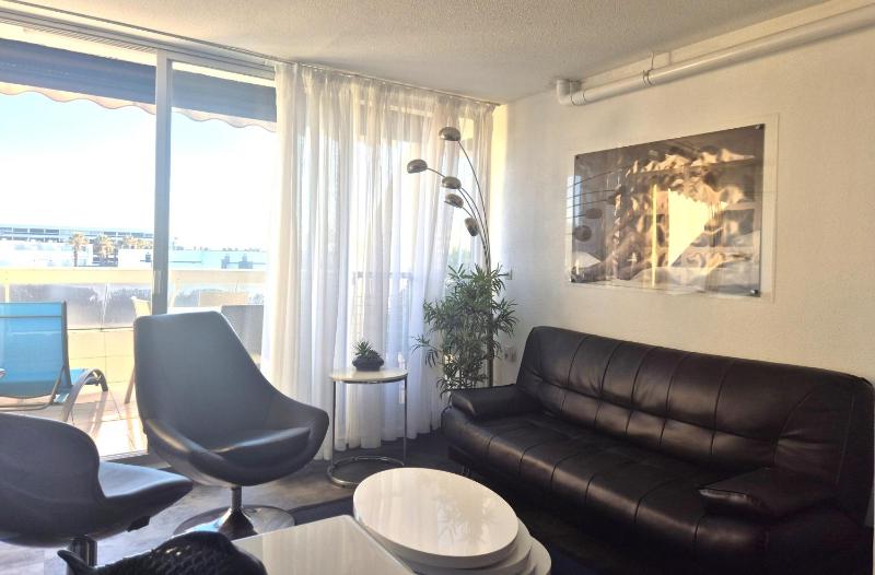 Studio AZUR - HELIOPOLIS E107 - image 1
