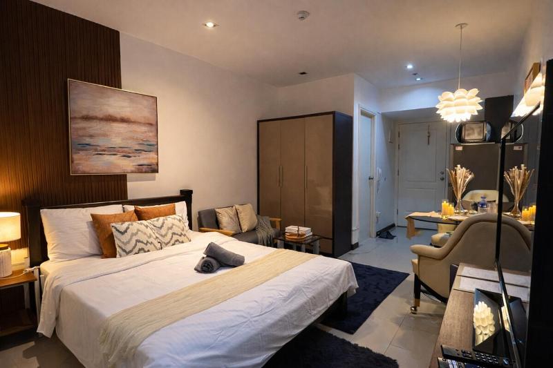 Comfy Staycation (City View) Makati + Pool Access - image 16