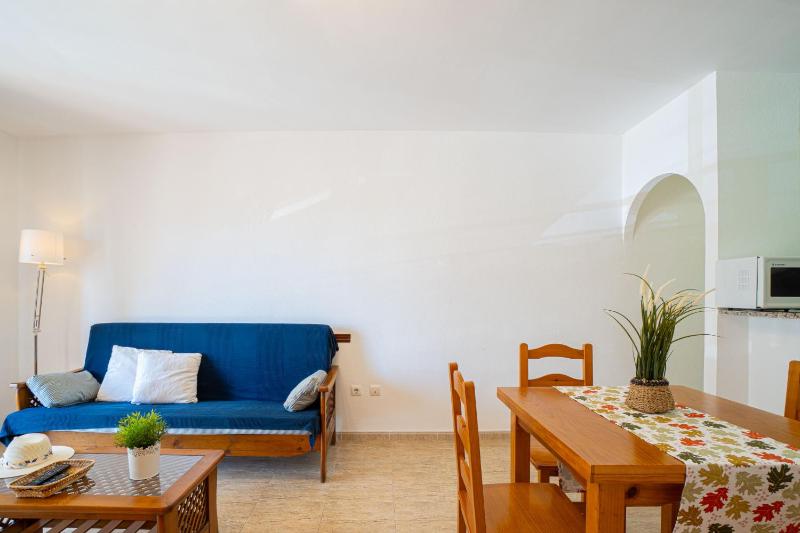 Apart-rent Apartamento Mirablau 0089 con vistas laterales a la playa - image 29