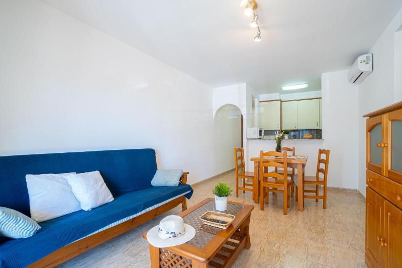 Apart-rent Apartamento Mirablau 0089 con vistas laterales a la playa - image 34