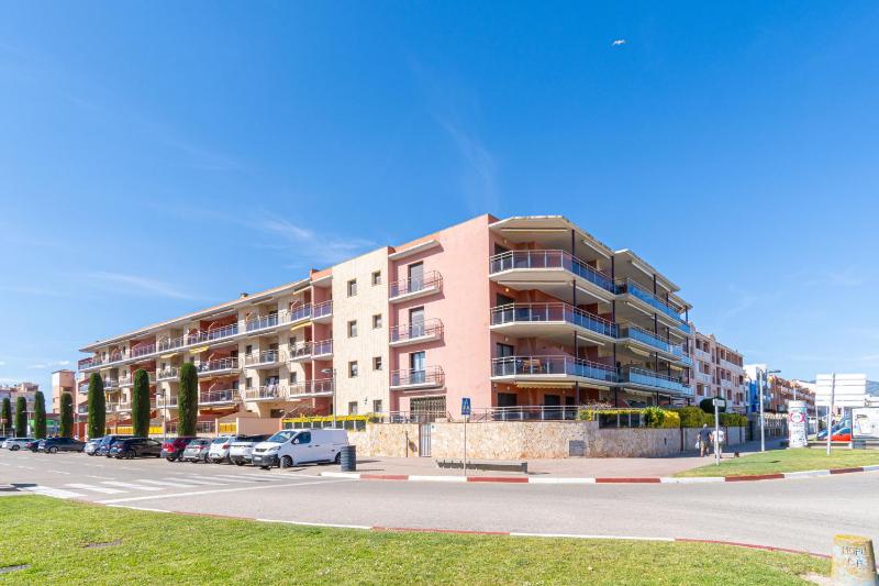 Apart-rent Apartamento Mirablau 0089 con vistas laterales a la playa - image 28