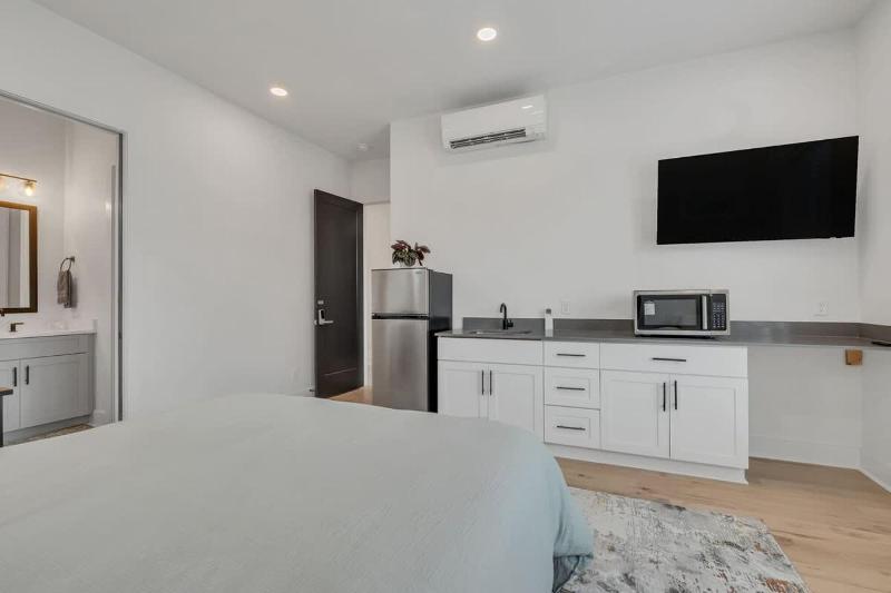 Private luxe suite - image 7
