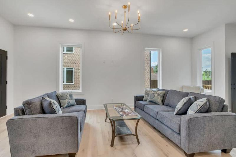 Private luxe suite - image 6