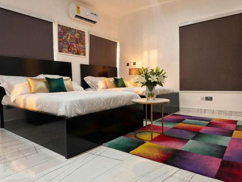 Modern 3BR EnSuite Near Beach - image 12