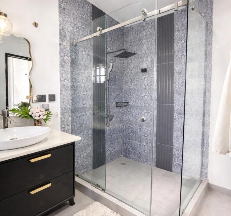 Modern 3BR EnSuite Near Beach - image 9