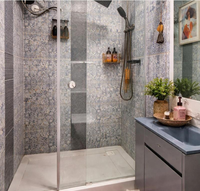 Modern 3BR EnSuite Near Beach - image 10