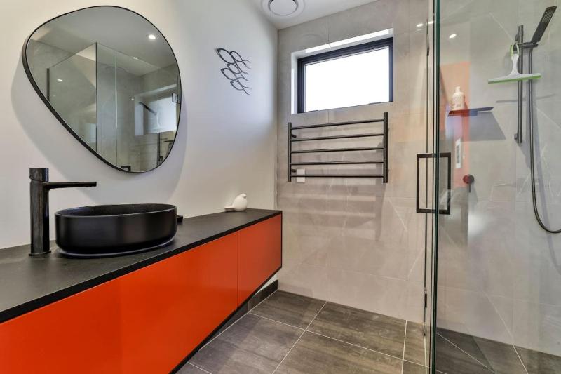 Modern Wanaka Escape with Mezzanine Loft - image 12