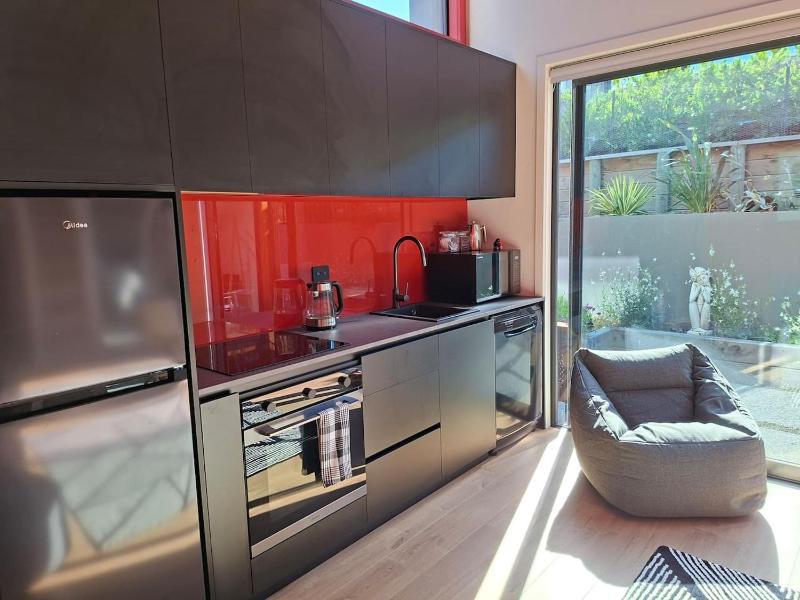 Modern Wanaka Escape with Mezzanine Loft - image 2