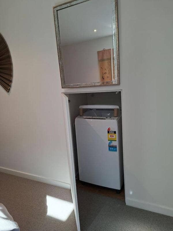 Modern Wanaka Escape with Mezzanine Loft - image 15
