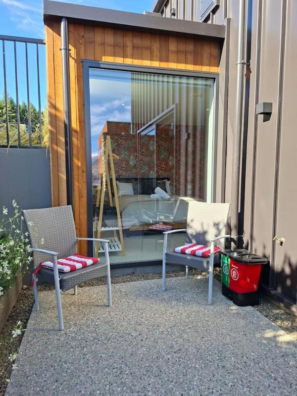 Modern Wanaka Escape with Mezzanine Loft - image 20
