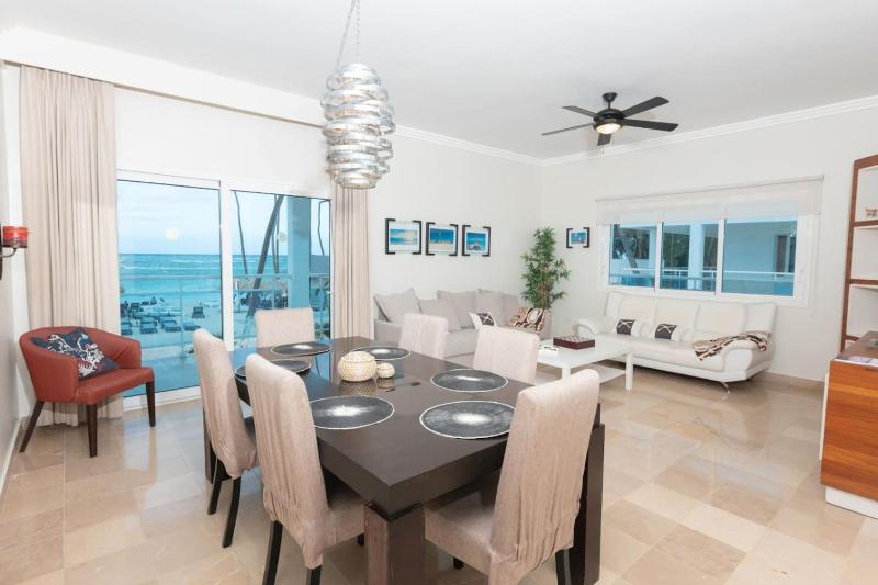 Beachfront Condo 2 Pools Private Beach 8 Guest - image 9