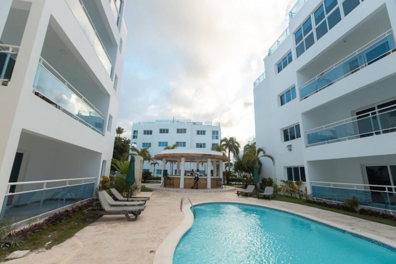 Beachfront Condo 2 Pools Private Beach 8 Guest - image 11
