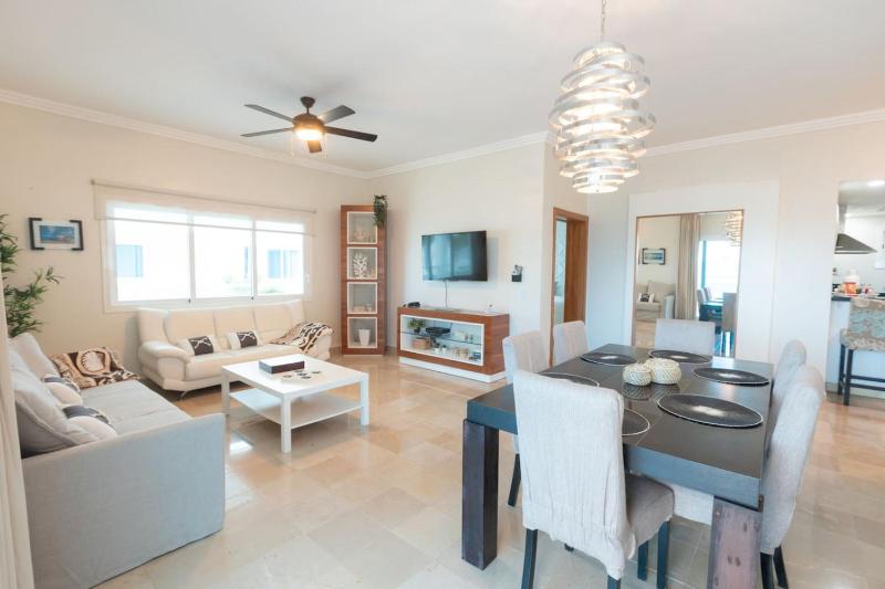 Beachfront Condo 2 Pools Private Beach 8 Guest - image 21