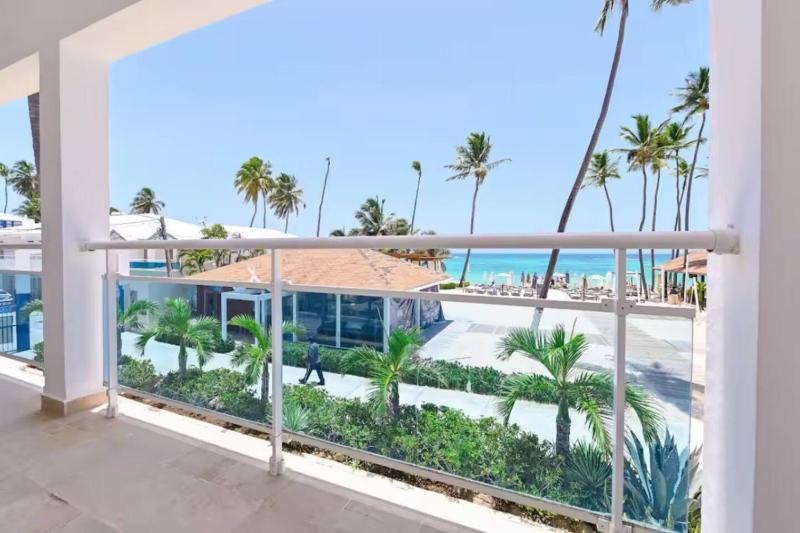 Beachfront Condo 2 Pools Private Beach 8 Guest - image 37