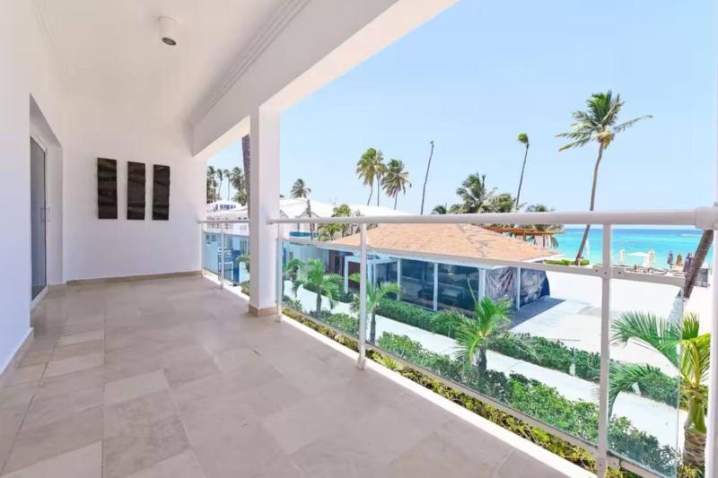 Beachfront Condo 2 Pools Private Beach 8 Guest - image 30