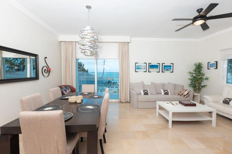 Beachfront Condo 2 Pools Private Beach 8 Guest - image 41