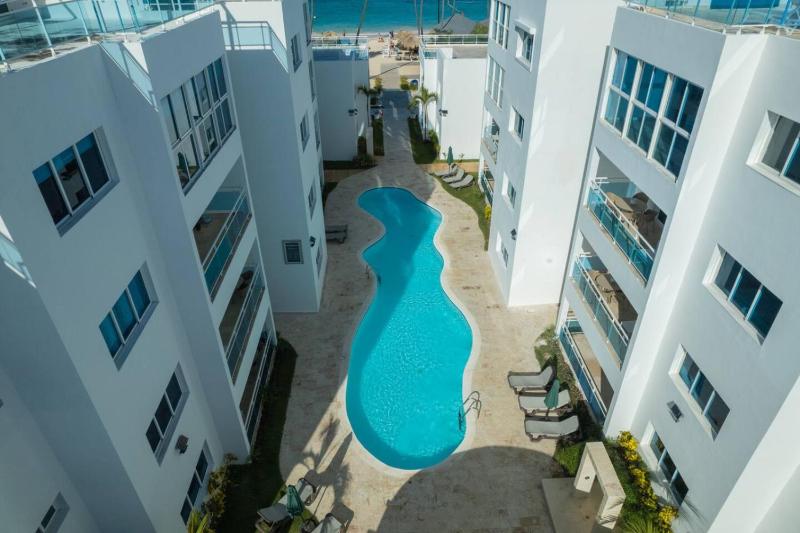 Beachfront Condo 2 Pools Private Beach 8 Guest - image 5