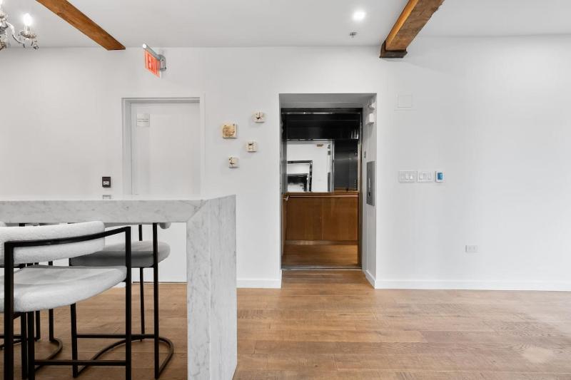 2BR Downtown Luxury Loft w Direct Elevator Entry - image 8