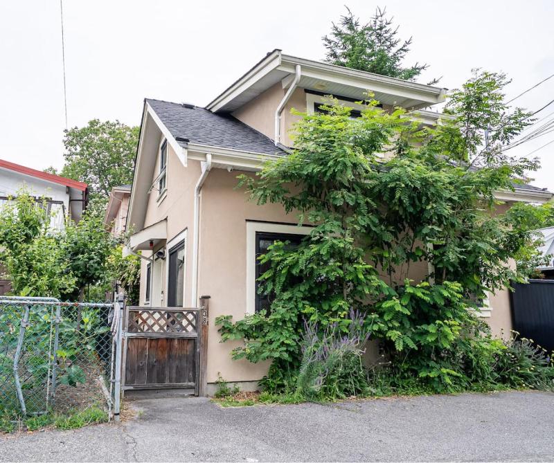 Modern 3BR Lane House Vancouver - image 2