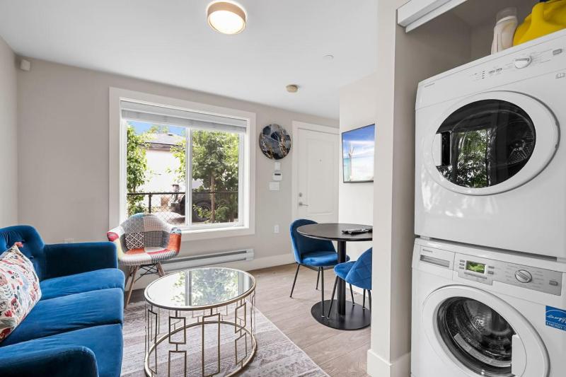 Modern 3BR Lane House Vancouver - image 11