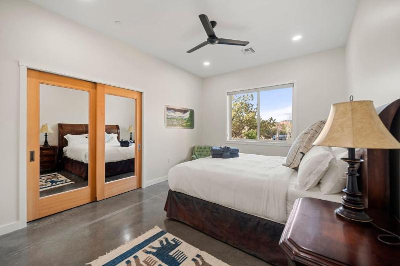 New Build w Epic Views Walk to Chapel Trails - image 16