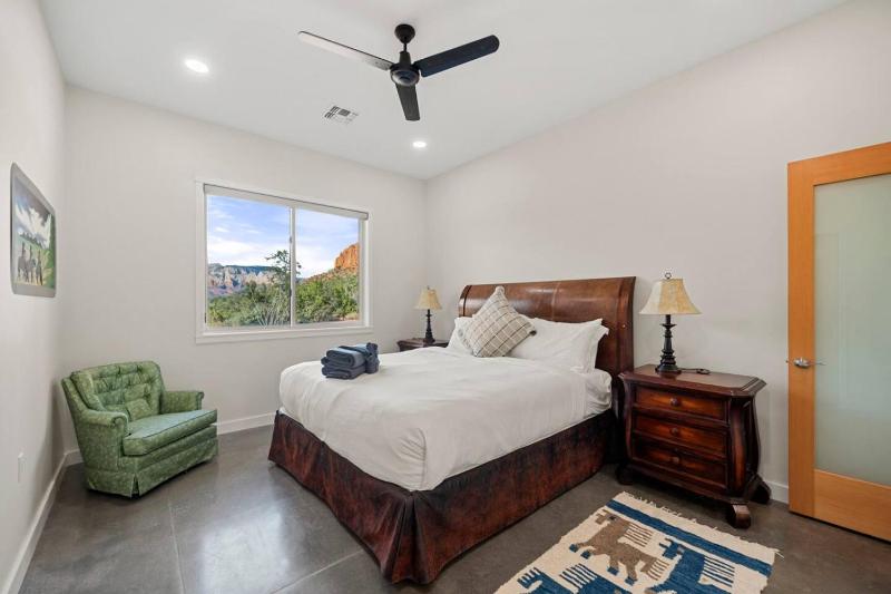 New Build w Epic Views Walk to Chapel Trails - image 10