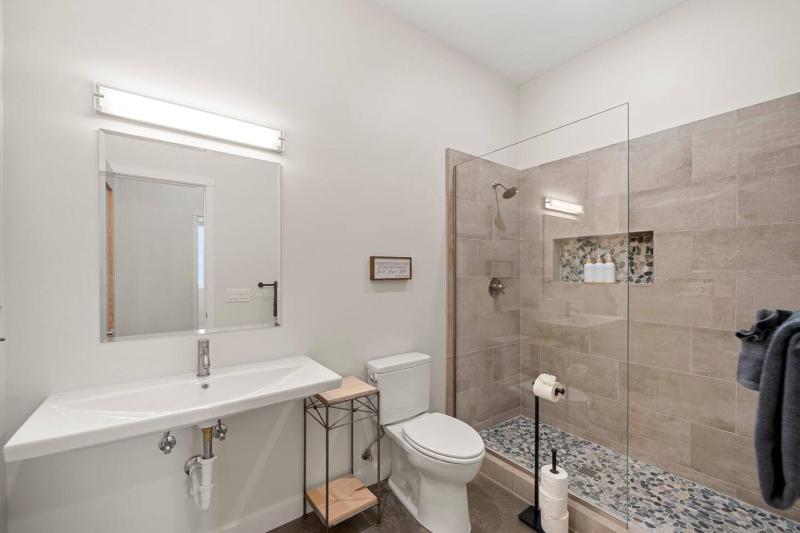 New Build w Epic Views Walk to Chapel Trails - image 22