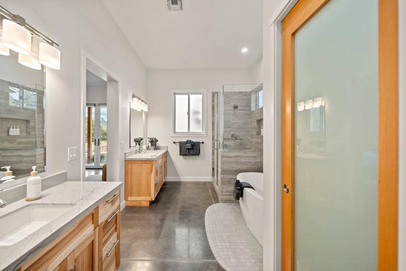 New Build w Epic Views Walk to Chapel Trails - image 36