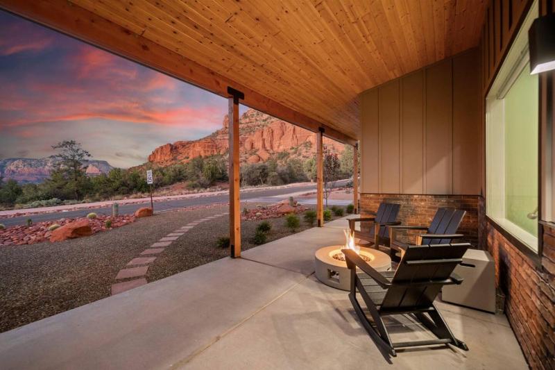 New Build w Epic Views Walk to Chapel Trails - image 41