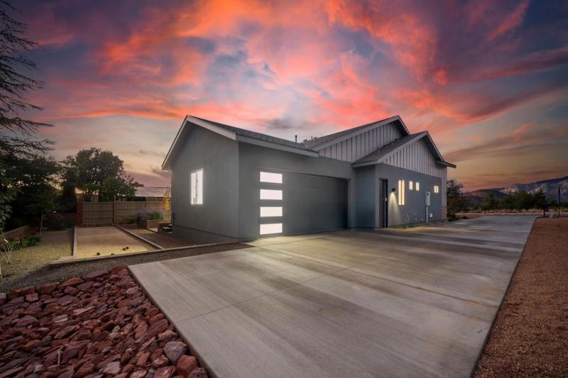 New Build w Epic Views Walk to Chapel Trails - image 14