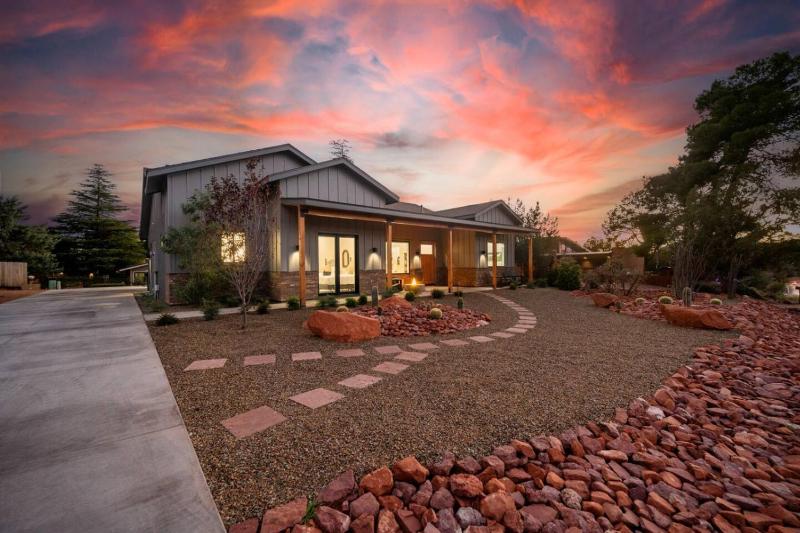 New Build w Epic Views Walk to Chapel Trails - image 25