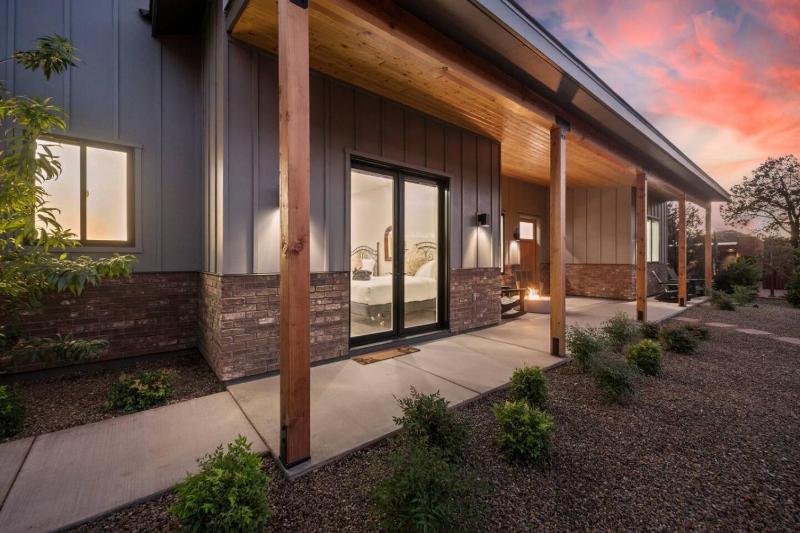 New Build w Epic Views Walk to Chapel Trails - image 9