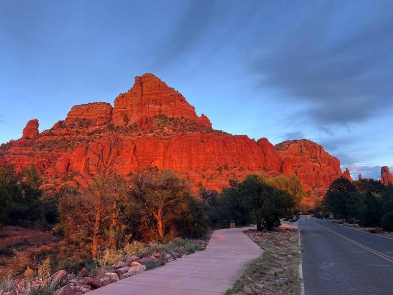 New Build w Epic Views Walk to Chapel Trails - image 8