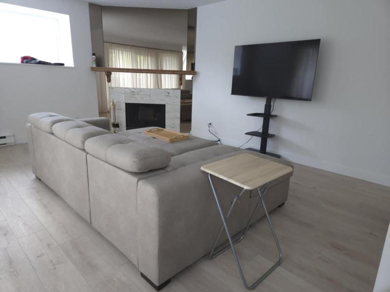 unique Two -Bedroom Central Townhouse - image 8