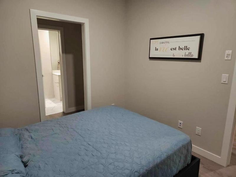 Two Bedroom Townhouse in Center of Vancouver - image 8