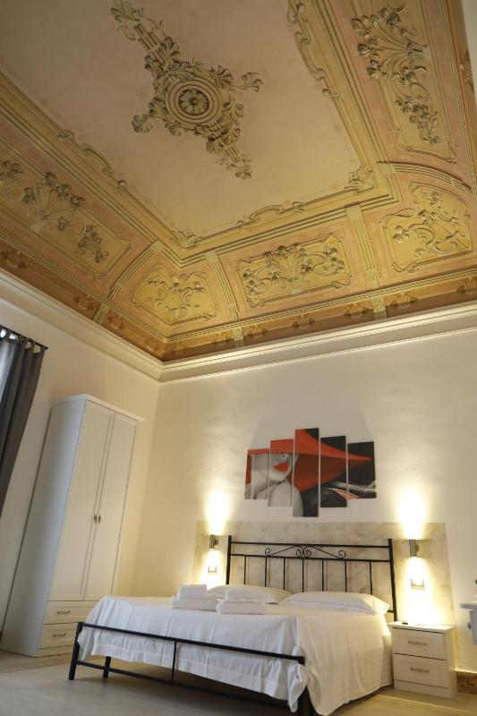 Superior Family Room with Balcony image 3