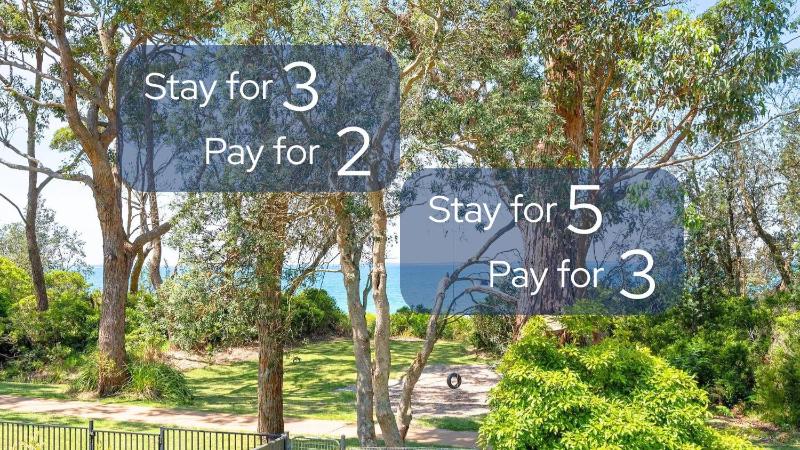 Sabia Beach House by Book Jervis Bay - Beachfront - Sleeps 6 - image 1
