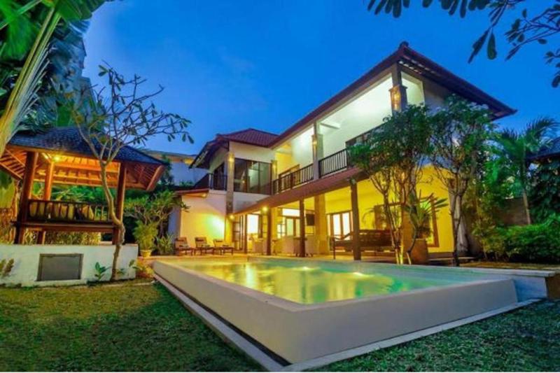 Plage 7 BR Private Pool Villa - image 6