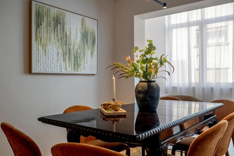 Stunning 4BR - Grand Elegant Retreat in Historic Center - image 3