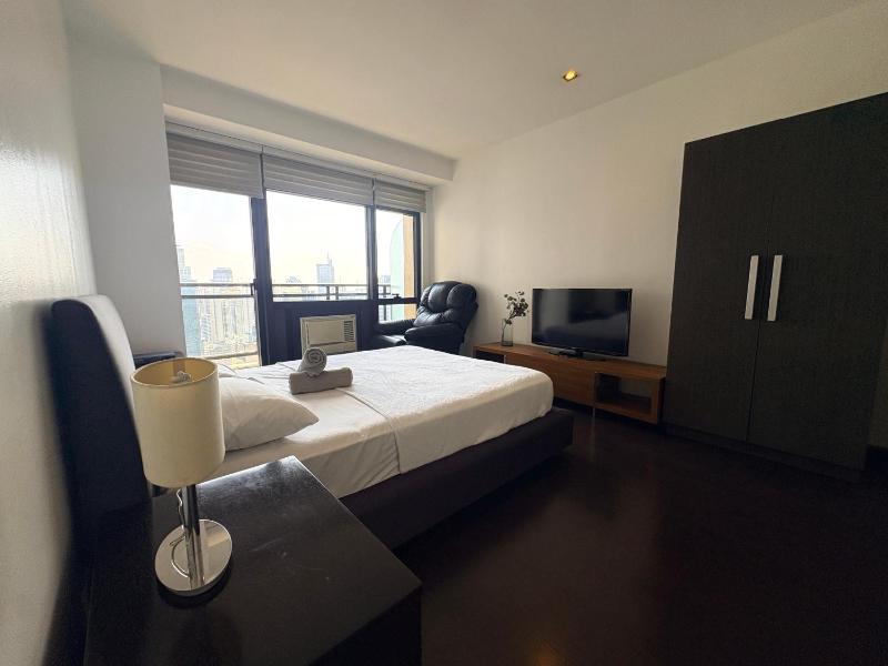 Luxury 3BR Gramercy Makati | 141 sqm | City View with Balcony | Group or  Family Stay | Pet-friendly - image 16