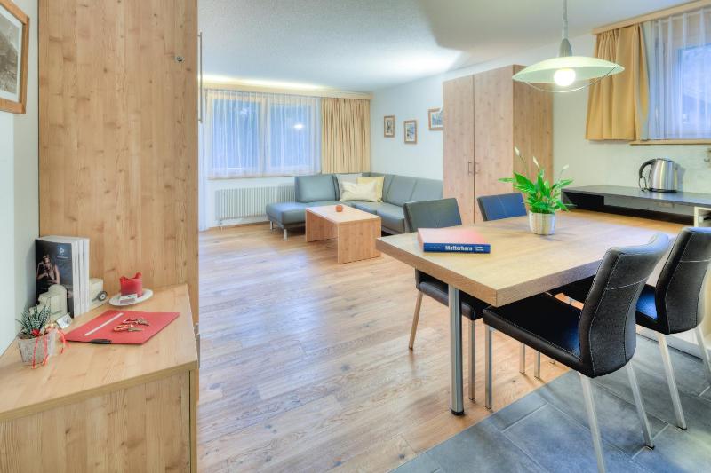 One-Bedroom Apartment image 1