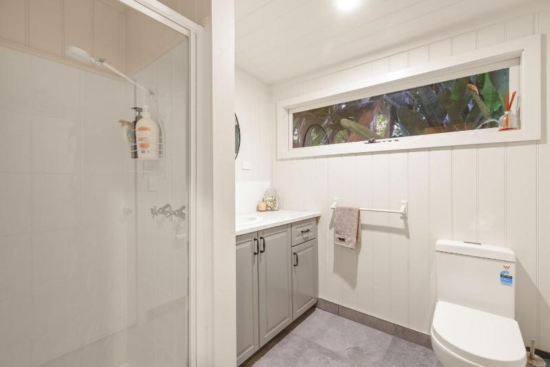 Seaview Escape - image 12