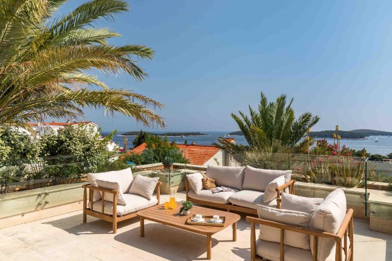 Luxury Villa Hvar Carpe Diem newly renovated with private pool by the sea - image 3
