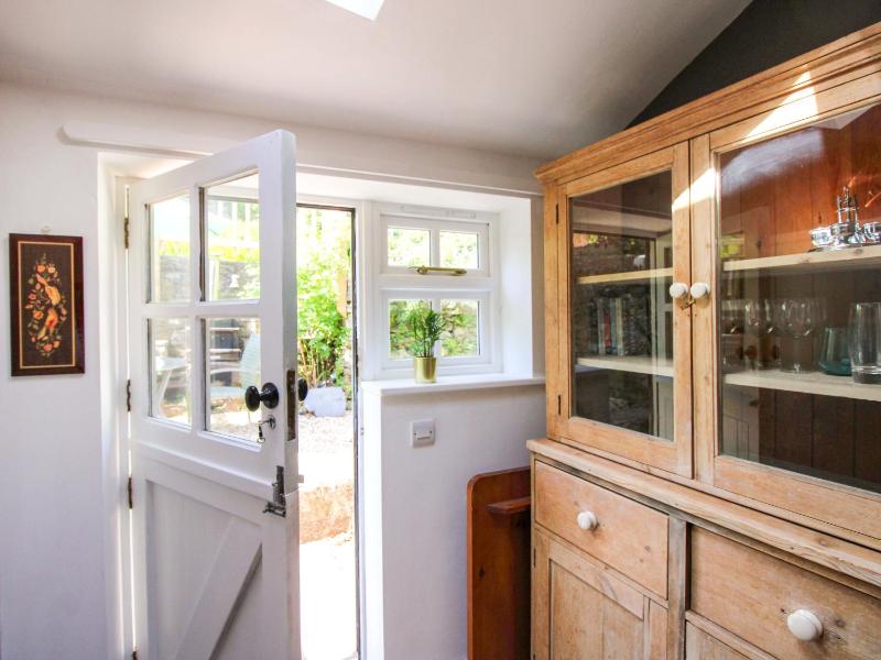 Park Cottage - image 38