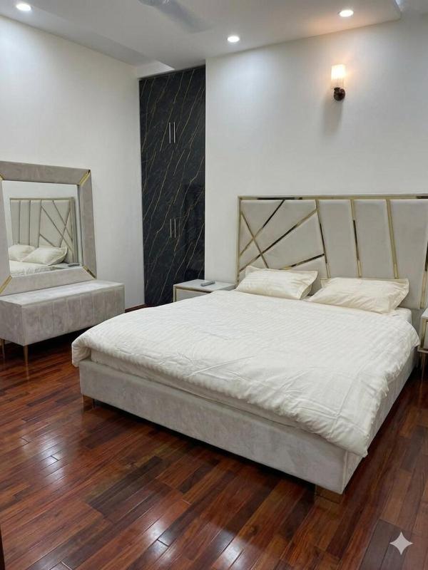 Demure Apartments Modern 2 BR Gulberg Near Qaddafi Stadium - image 8
