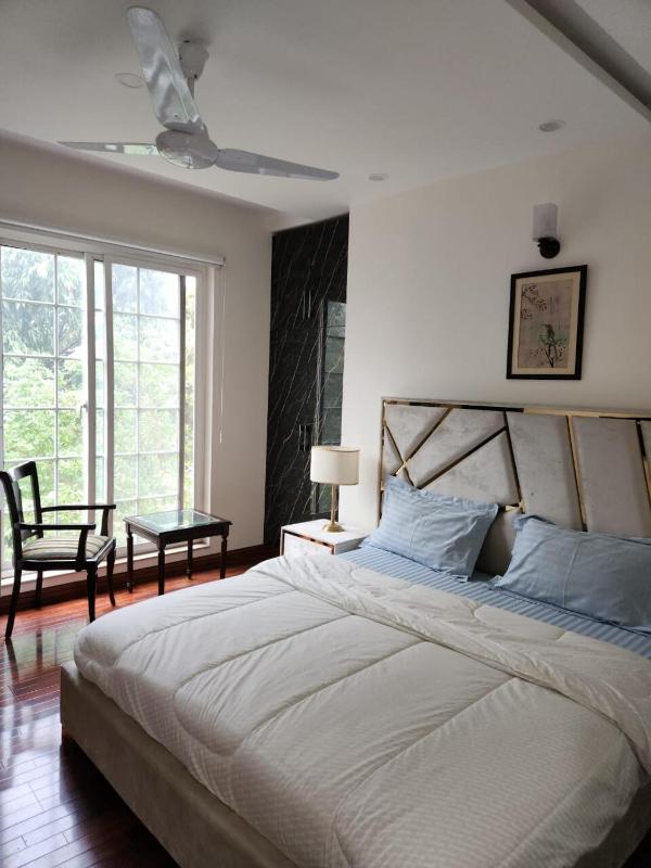 Demure Apartments Modern 2 BR Gulberg Near Qaddafi Stadium - image 12
