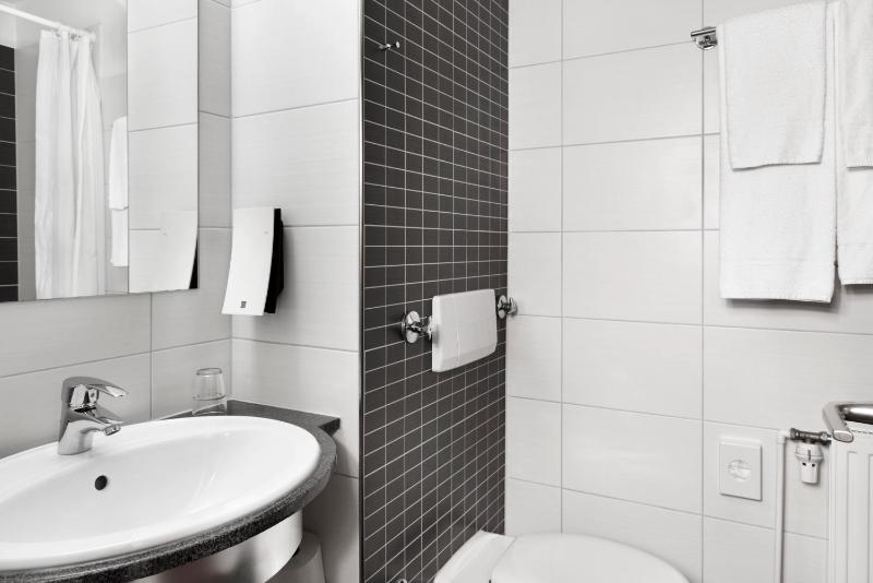 Tryp By Wyndham Luebeck Aquamarin - image 28