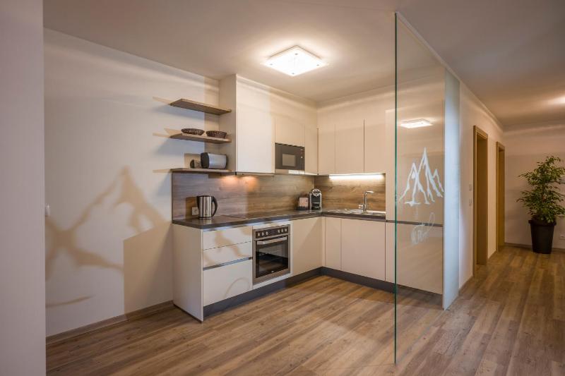 Two-Bedroom Apartment with Balcony (Kristall) image 4